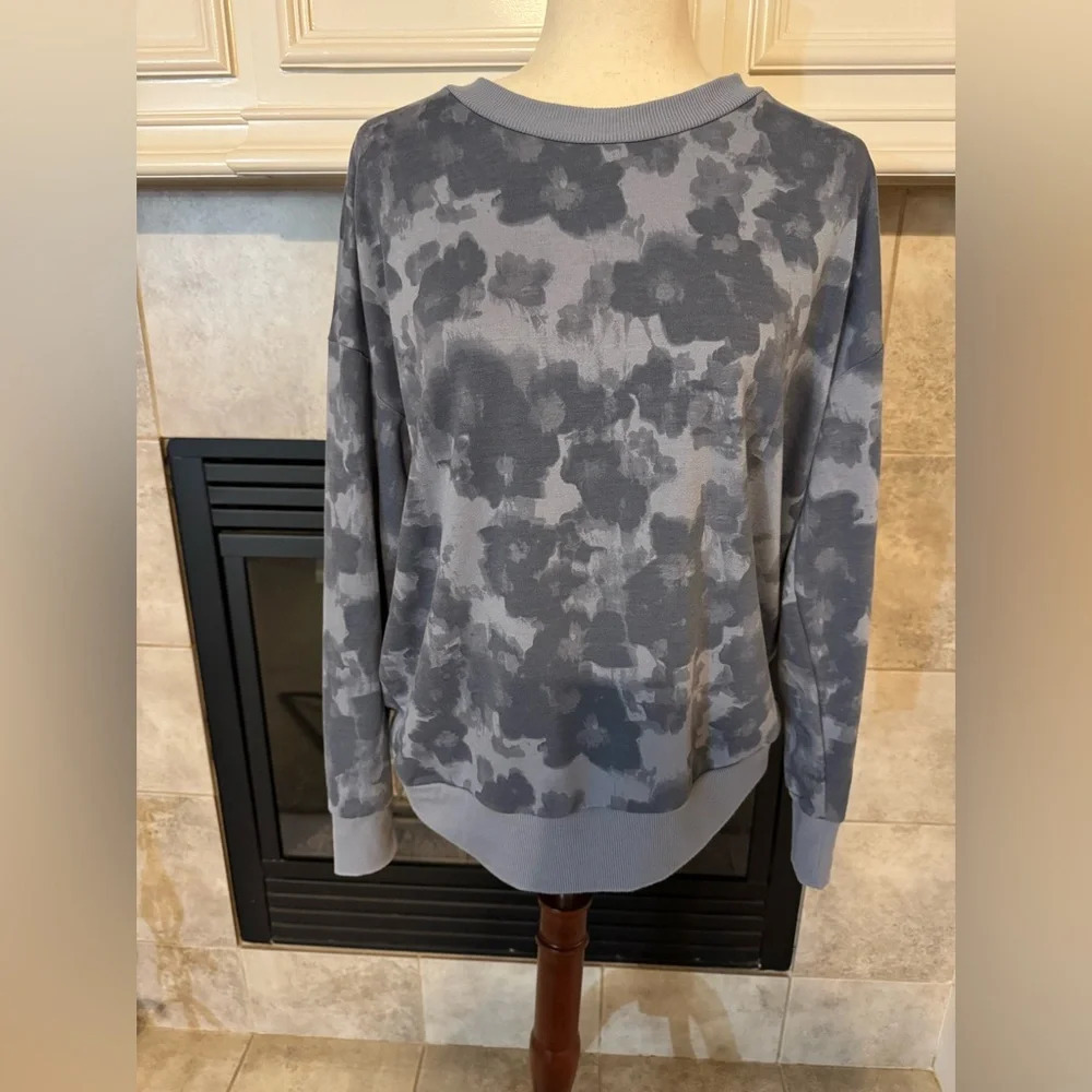 Mondetta Women's Printed Crewneck Active Sweatshirt Soft Gray Blue Size Large